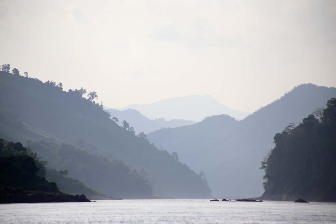 Trajet en bateau de deux jours sur le MÃ©kong de Huay Xai Ã  Luang Prabang.