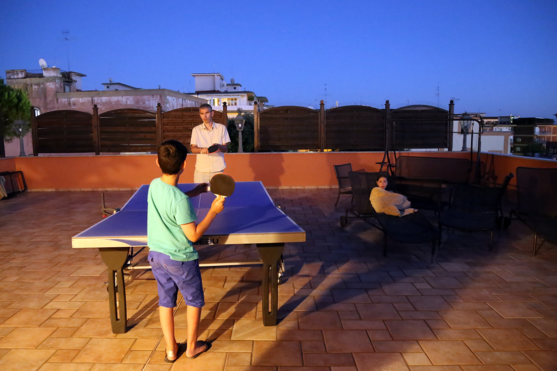 Naples, ou plutÃ´t Portici.
On avait un petit appartement avec une grande terrasse trÃ¨s agrÃ©able.
D'un cÃ´tÃ©, superbe vue sur le VÃ©suve ; de l'autre, le golf de Naples...