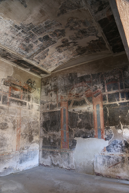 Herculaneum.
Encore une incroyable maison qui a conservÃ© son plafond et ses peintures.