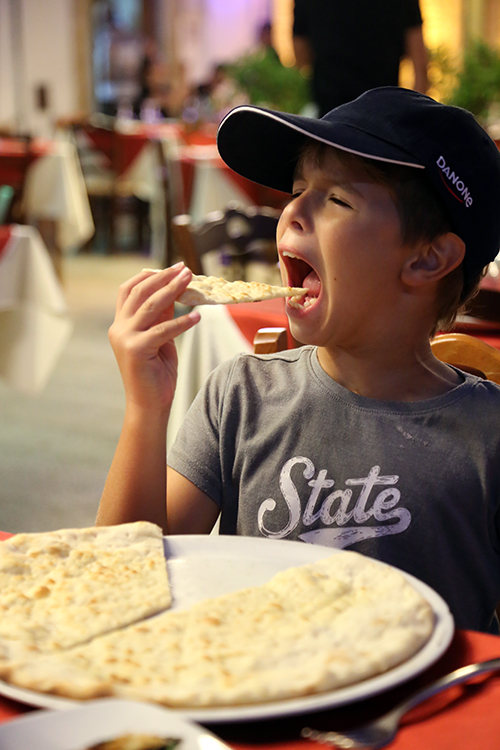 Brindisi.
La grande particularitÃ© de Victor, c'est qu'il n'aime pas grand chose en terme d'alimentation ! MÃªme les pizzas, il les prend 