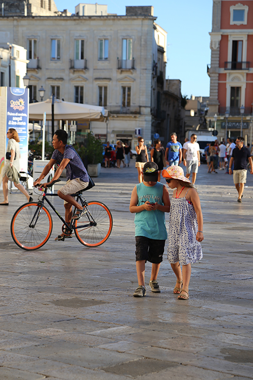 Lecce.
Ici aussi, on chasse le PokÃ©mon...