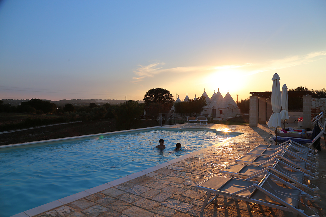 Ostuni.
Notre 2Ã¨me logement dans les Pouilles, et quel logement ! Un trullo ! (trulli au pluriel) avec une belle piscine au milieu des champs d'olivier...