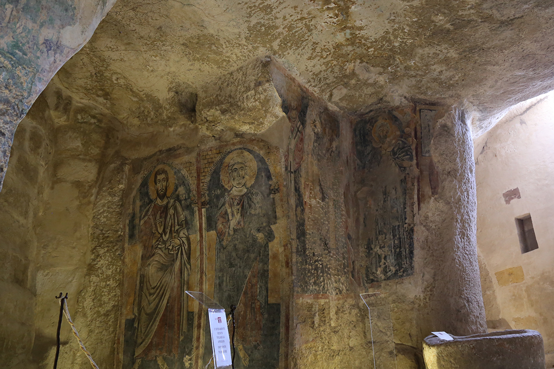 Matera.
Le village possÃ¨de 120 Ã©glises rupestres avec des peintures de diffÃ©rentes Ã©poques, du 13Ã¨me au 18Ã¨me siÃ¨cle.