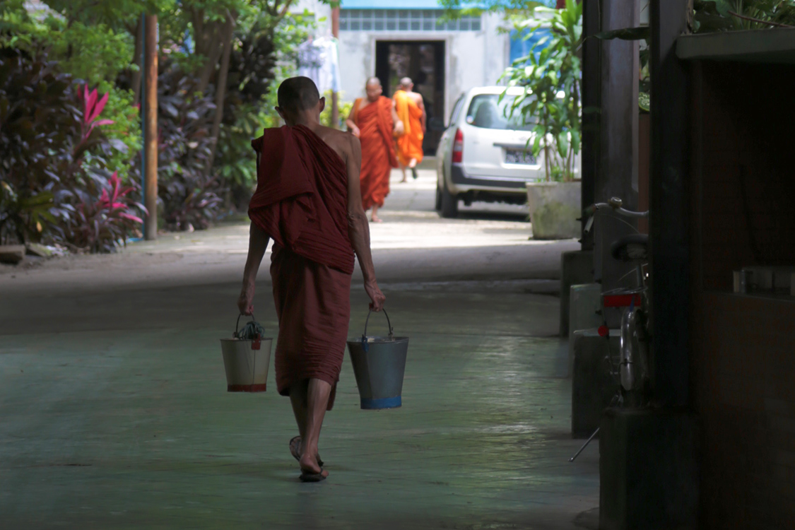 Yangon.
MonastÃ¨re attenant Ã  la pagode Chauzkhtakyi.