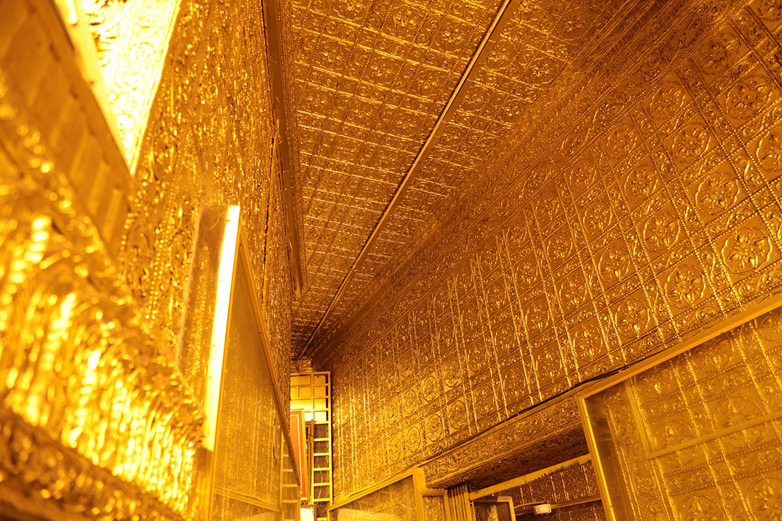 Yangon.
Pagode Botataung.
IntÃ©rieur du stÃ»pa.