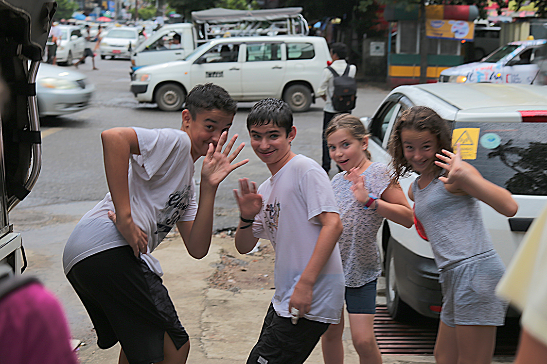 Yangon.
Bien mouillÃ©s et bien contents !