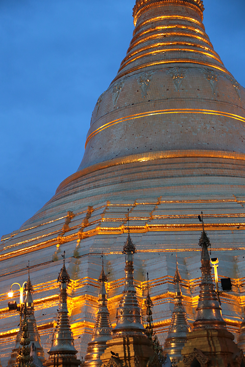 Yangon.
Pagode Shwedagon.