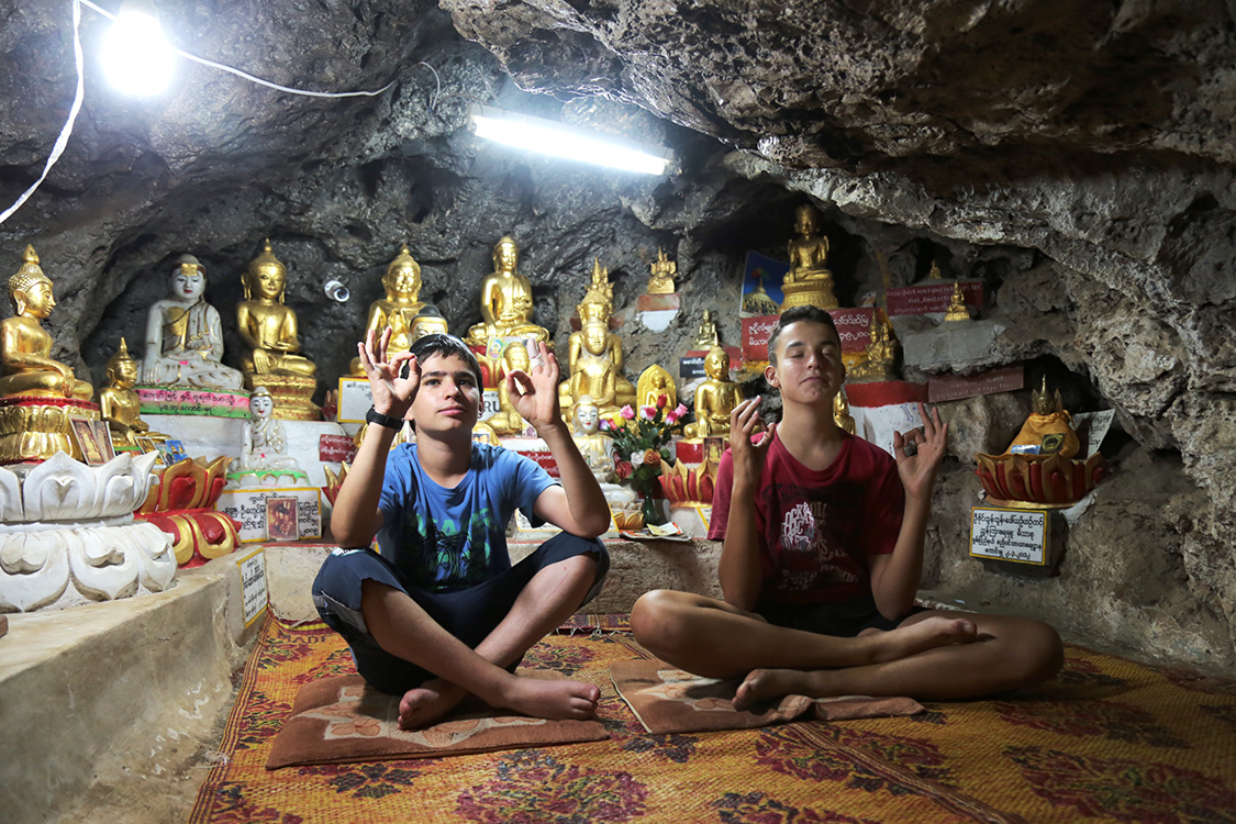 Pindaya.
La grotte aux 8000 bouddhas.
Tout au fond de la grande salle, la petite grotte de la MÃ©ditation (accessible en se glissant Ã  plat ventre par un petit passage de 60cm de haut) est propice Ã  la pratique de la mÃ©ditation...