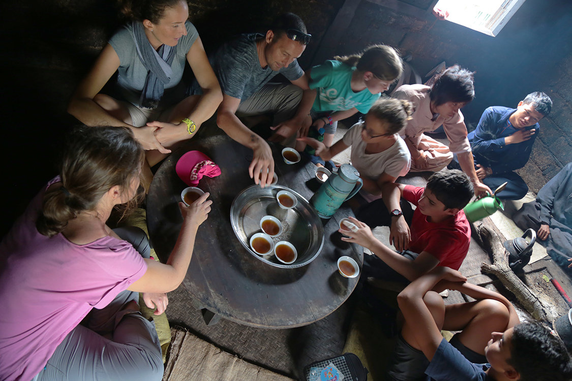 Trek Kalaw-Lac InlÃ©.
Notre guide fait office d'interprÃ¨te et nous permet d'en apprendre un peu plus sur la vie de cet homme.