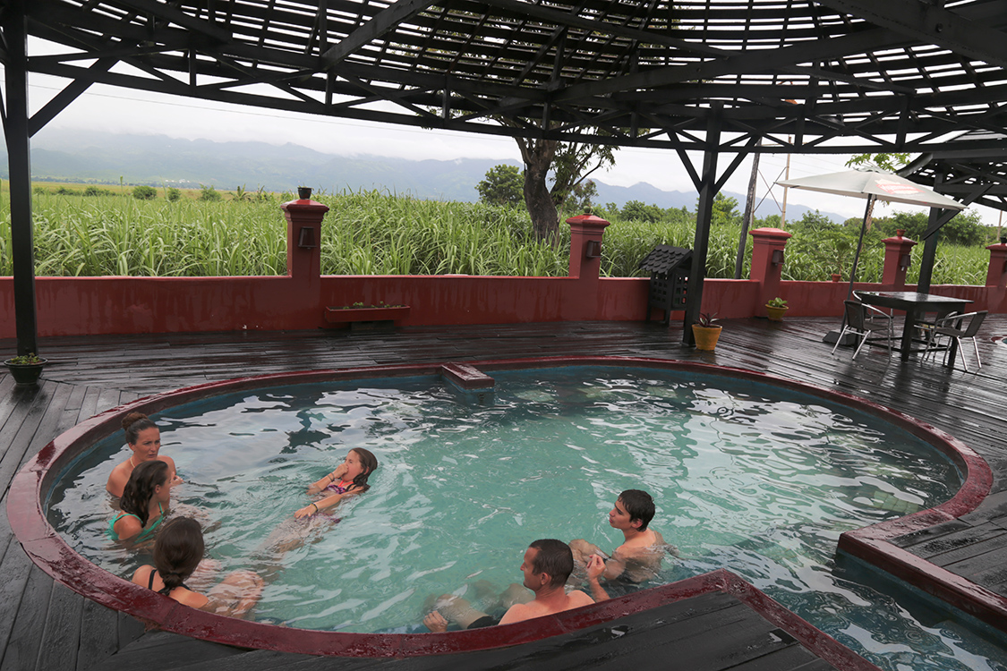 Lac Inle.
Sources d'eau chaude de Lwe Nyeint.
Les bassins sont alimentÃ©s par une eau qui coule naturellement Ã  40Â°C. 
Un vrai bonheur...