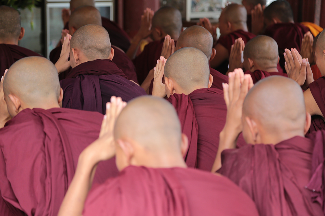 Bagan.
Pagode Shwezigon.
Une des plus vÃ©nÃ©rÃ©e du site, et pour cause ! Elle abriterait on os frontal du bouddha et la rÃ©plique d'une de ses dents. Rien que Ã§a !