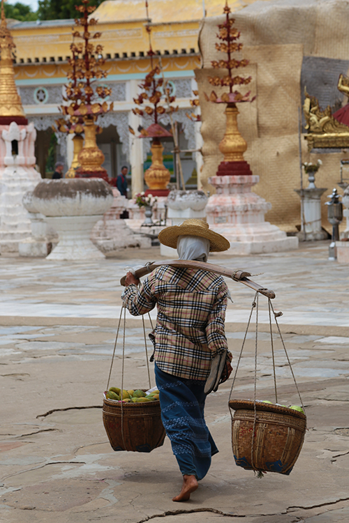 Bagan.
Pagode Shwezigon.