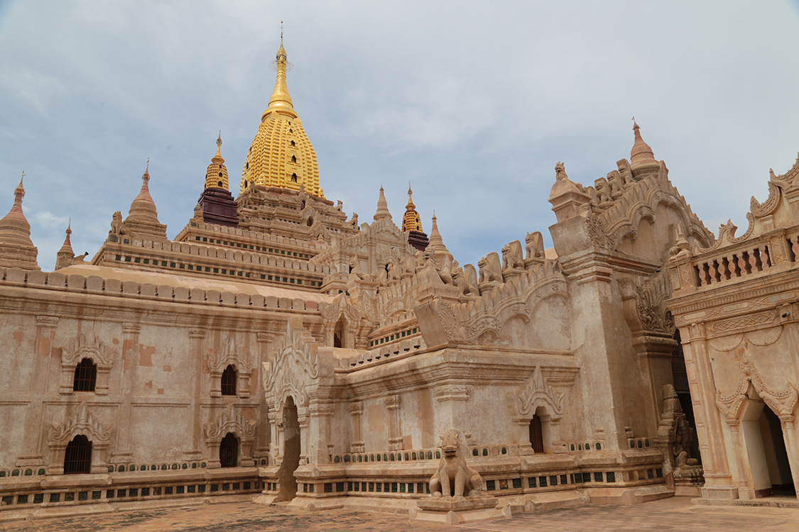 Bagan.
Temple Ananda, l'un des plus anciens et des plus prestigieux temple de Bagan.