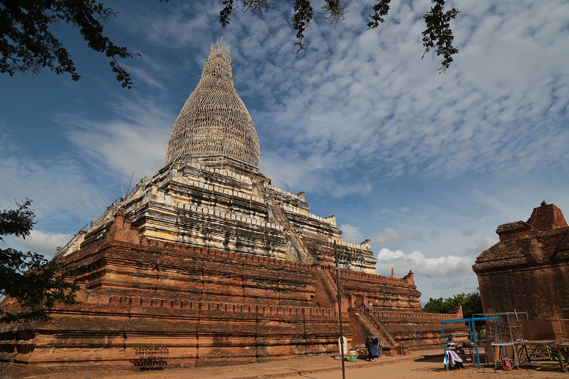 Bagan.
Pagode Shwesandaw dans laquelle serait conservÃ© des cheveux de Bouddha. C'est aussi une des pagodes les plus Ã©levÃ©es de Bagan qui permet d'avoir un point de vue fantastique sur la plaine environnante.