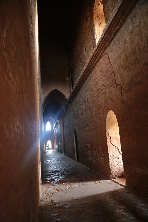 Bagan.
Temple Dhammayangyi.