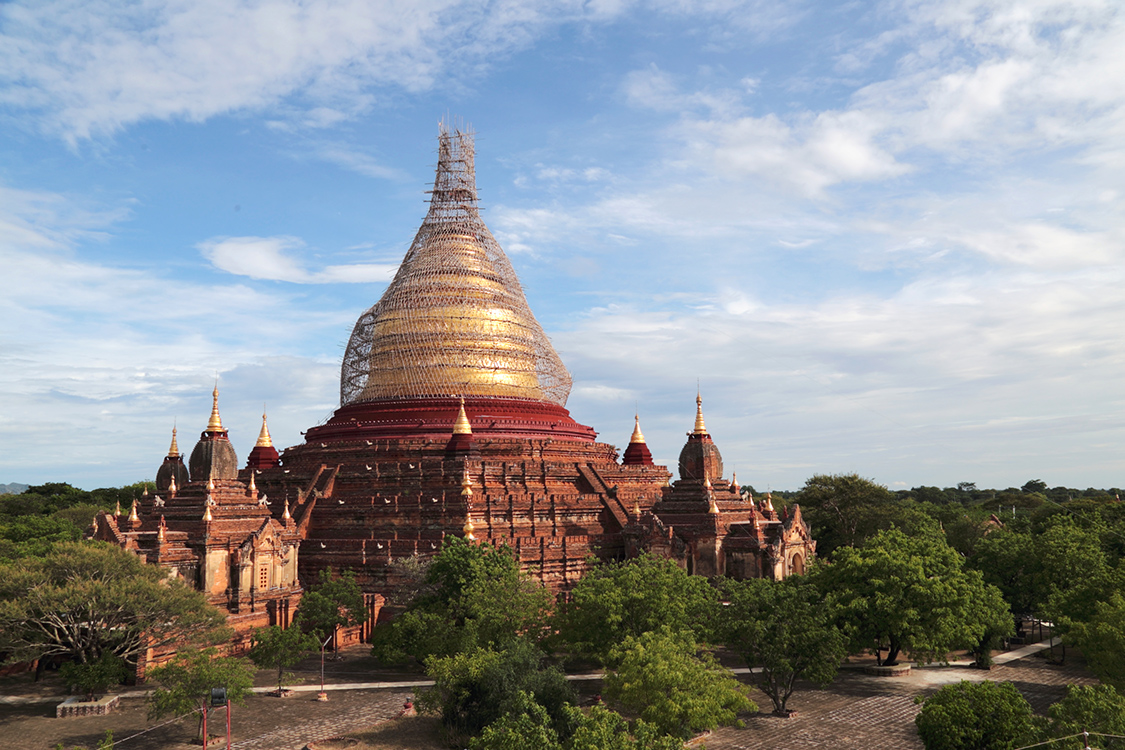 Bagan.
Pagode Dhammayazika.
On la voit enfin correctement. Elle date du XIIÃ¨me siÃ¨cle (toujours avec ses Ã©chafaudages).