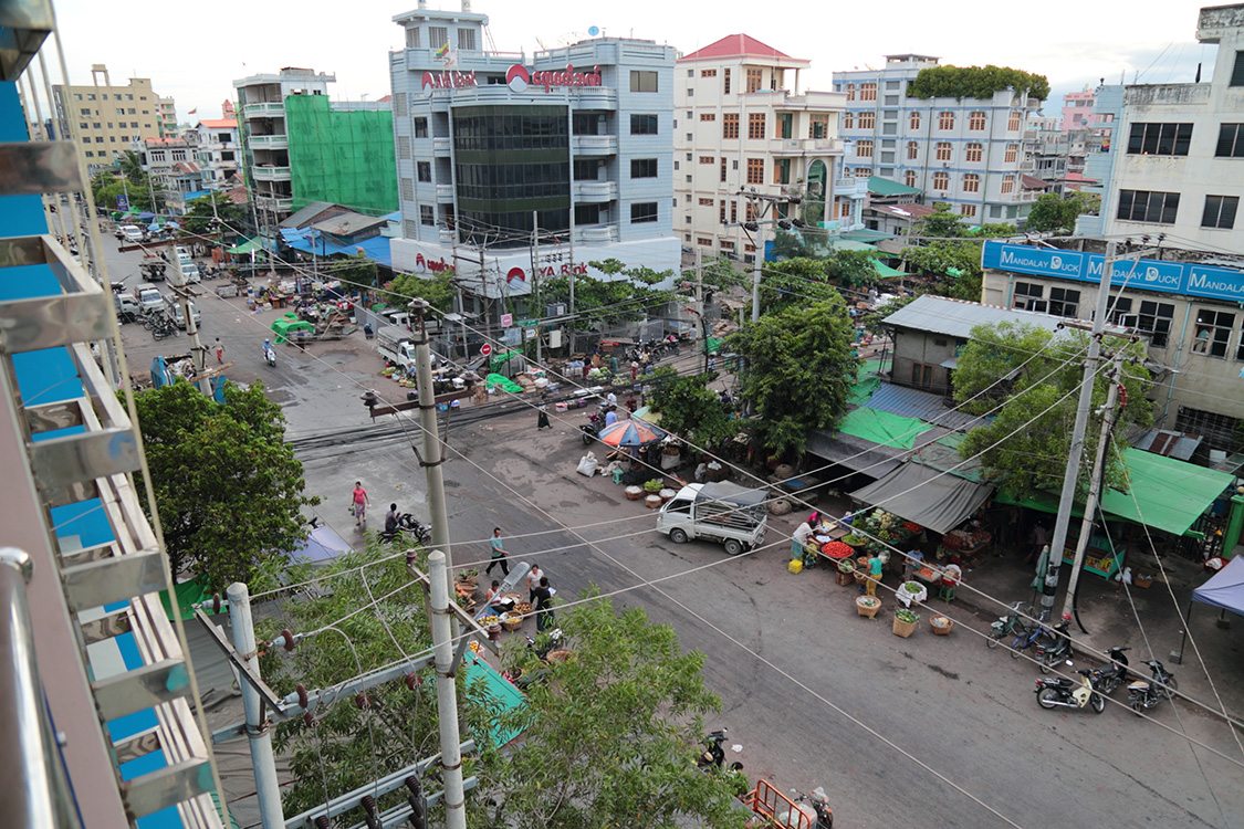 Mandalay.
Vue depuis notre hÃ´tel.