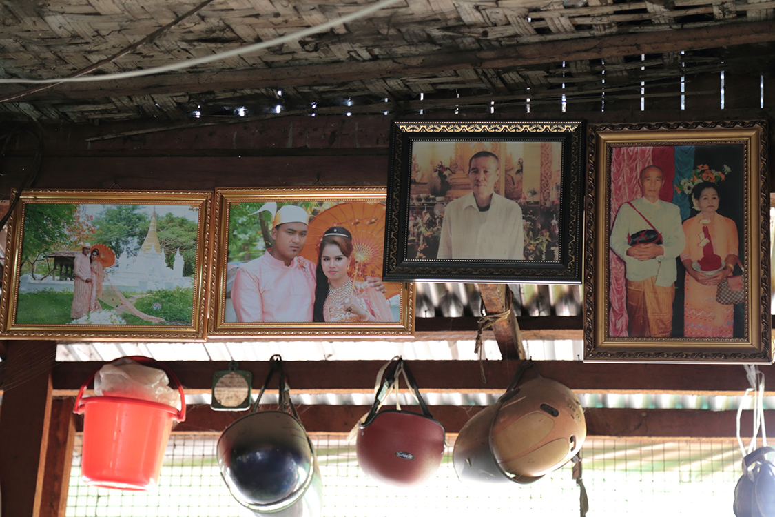 Mandalay, Mingun.
On trouve souvent dans les restaurants ou hÃ´tels des photos des moments importants de la famille du propriÃ©taire.
Tout le monde peut en profiter !