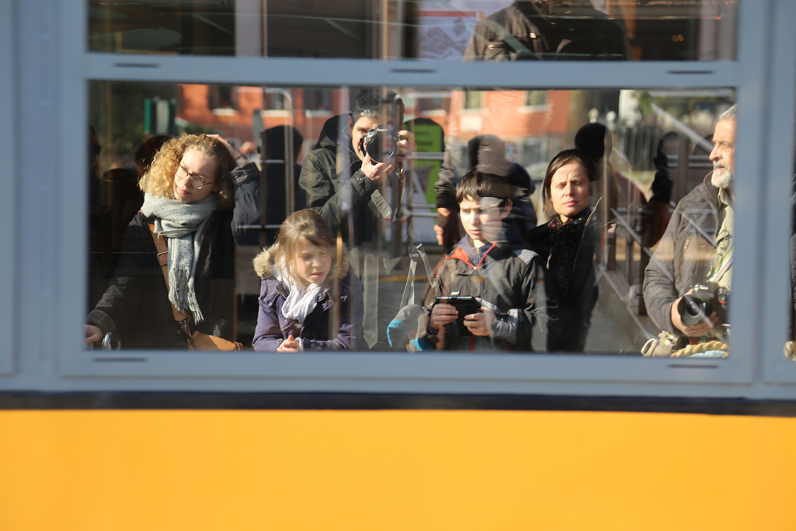 Reflet dans une station de vaporetto.
Et nous ne sommes pas seuls ! Week-end surprise pour les 18 ans de LÃ©a !