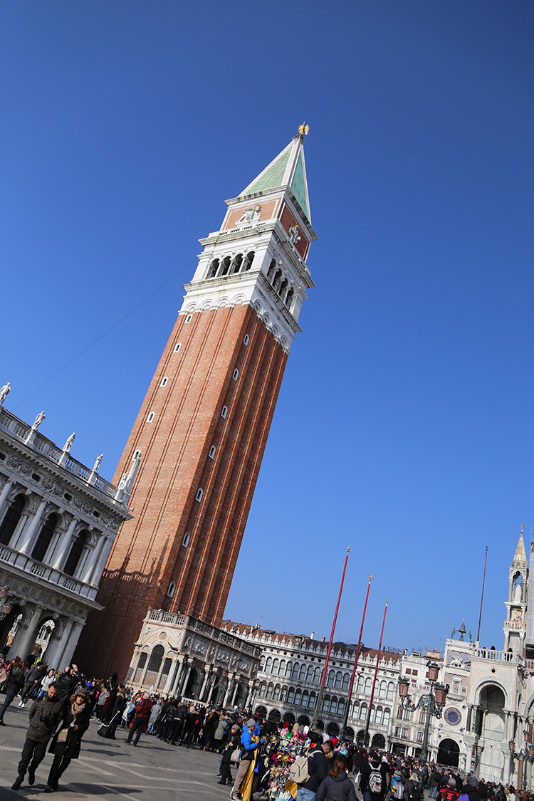 Le campanile de Saint Marc, le phare de Venise.
Pour la petite histoire, GalilÃ©e a prÃ©sentÃ© sa lunette astronomique au sommet du campanile le 21 aoÃ»t 1609.