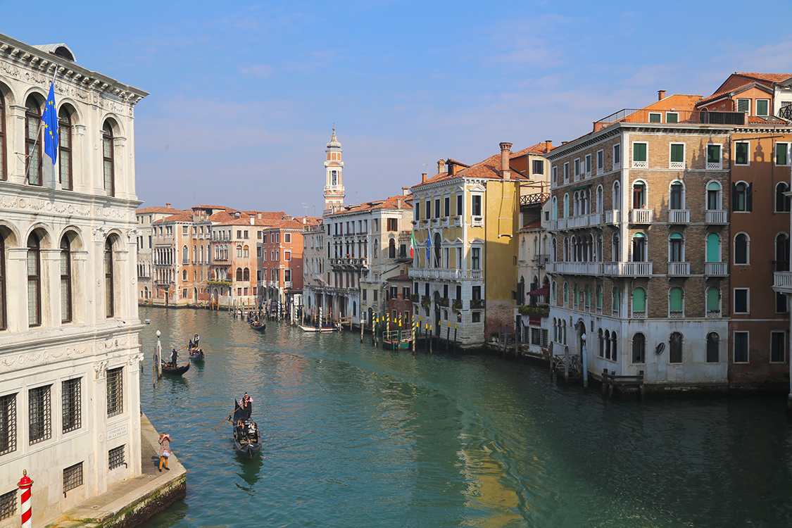 Quelle magnifique vue depuis le pont du Rialto !
On ne s'en lasse pas...