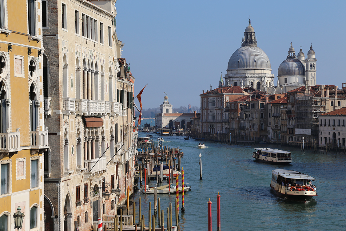 Vue depuis le pont de l'AcadÃ©mie.
Ce pont 