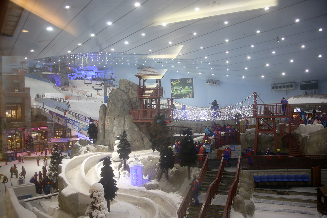 Mall of the Emirates, et la plus grande piste de ski indoor au monde.