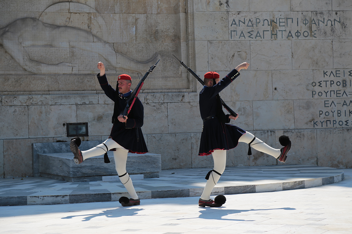 AthÃ¨nes.
Et leur dÃ©marche, avec le pompon en avant, est pas mal non plus !