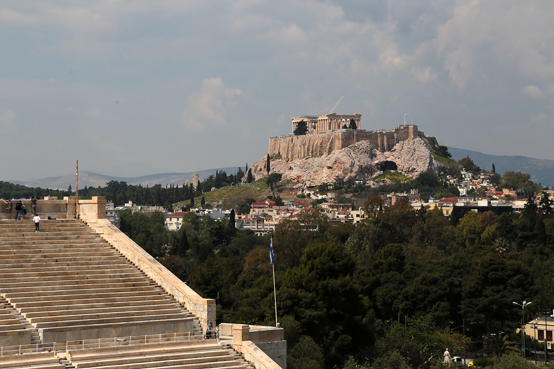 AthÃ¨nes.
La vue depuis le stade sur l'acropole est magnifique !