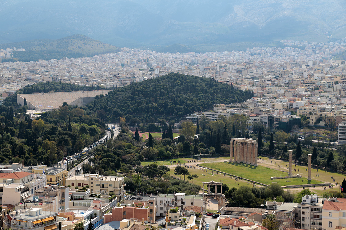 AthÃ¨nes.
On voit Ã©galement le stade et, au premier plan, l'OlympiÃ©ion ou temple de Zeus olympien.