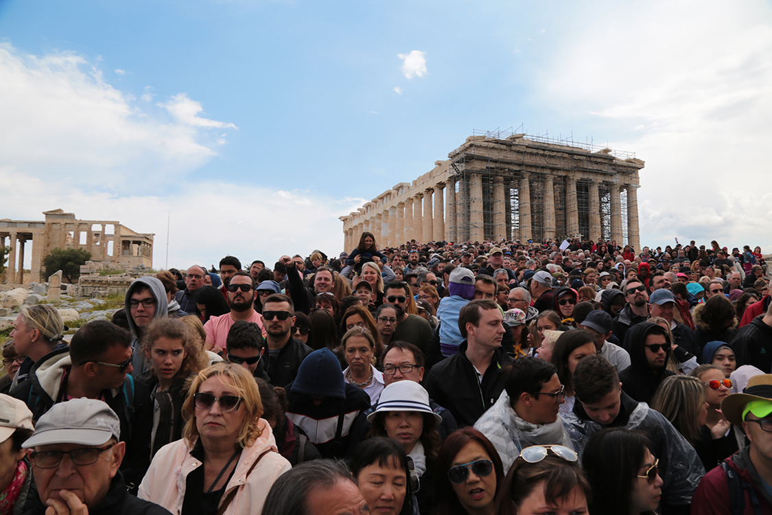 AthÃ¨nes.
On a eu l'excellente idÃ©e de visiter l'acropole un 18 avril, c'est Ã  dire le jour de la journÃ©e mondiale des monuments et des sites de l'UNESCO. La visite est gratuite, certes, mais il nous a fallu plus d'une heure pour sortir du site...
Si vous aimez 