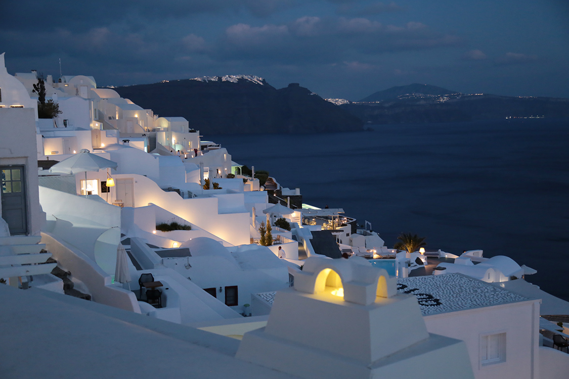 Santorin.
Oia et ses petits hÃ´tels avec piscines et jacuzzi.