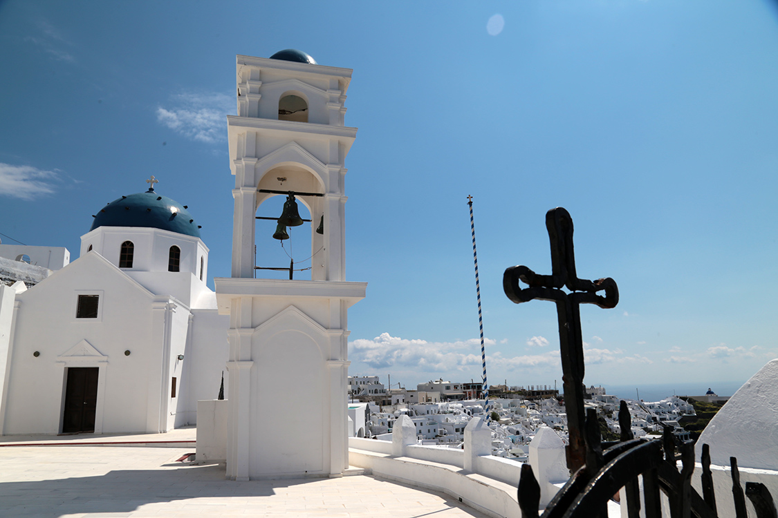 Santorin.
RandonnÃ©e Fira-Oia.
L'Ã©glise Anastasi de Imerovigli.