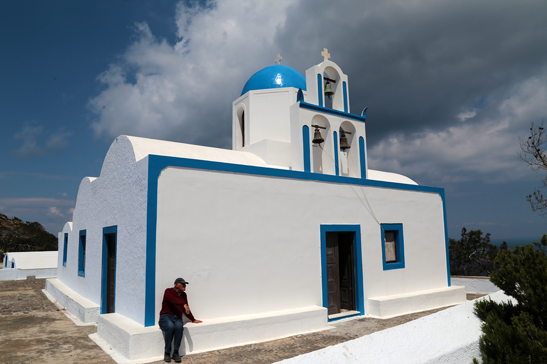 Santorin.
RandonnÃ©e Fira-Oia.
La petite Ã©glise Mikros Profitis Ilias.