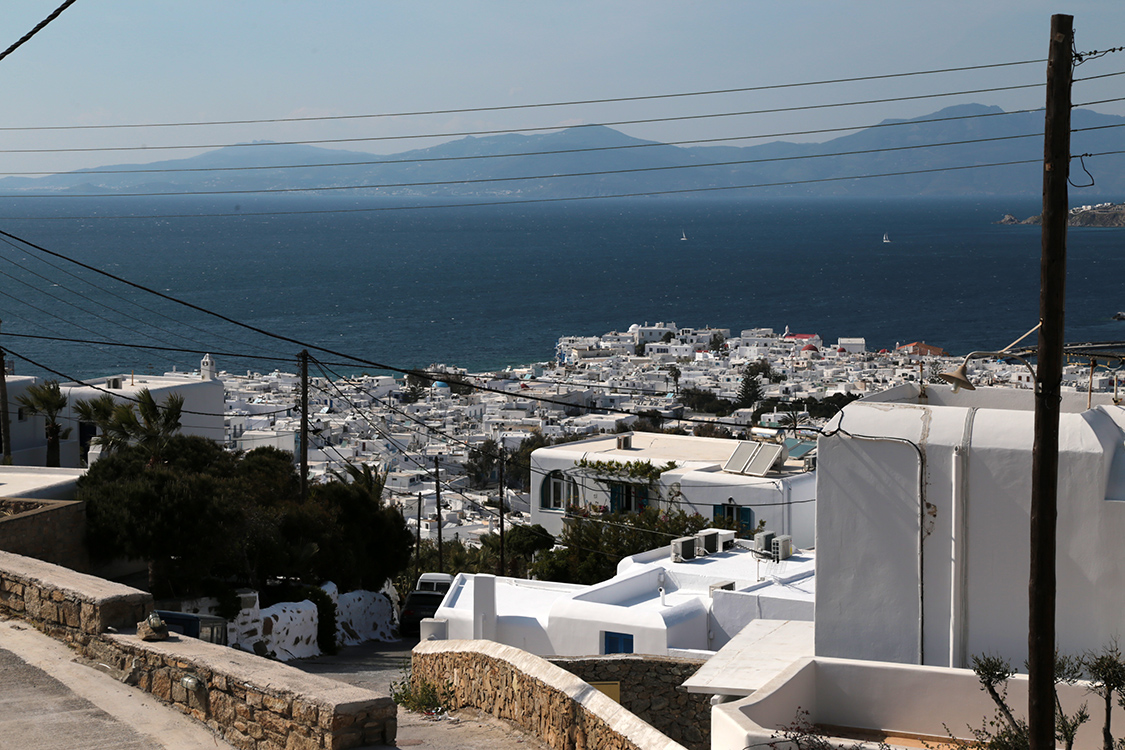 Mykonos.
AprÃ¨s 2h de traversÃ©e, nous voici Ã  l'Ã®le de Mykonos !