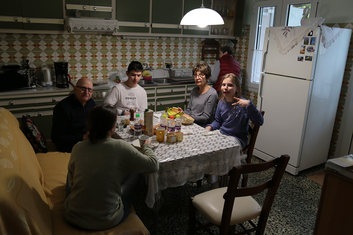 Les mÃ©tÃ©ores.
Petit dÃ©jeuner dans notre logement de Kalambaka, avant notre expÃ©dition pour laquelle la mÃ©tÃ©o ne semble pas avec nous.