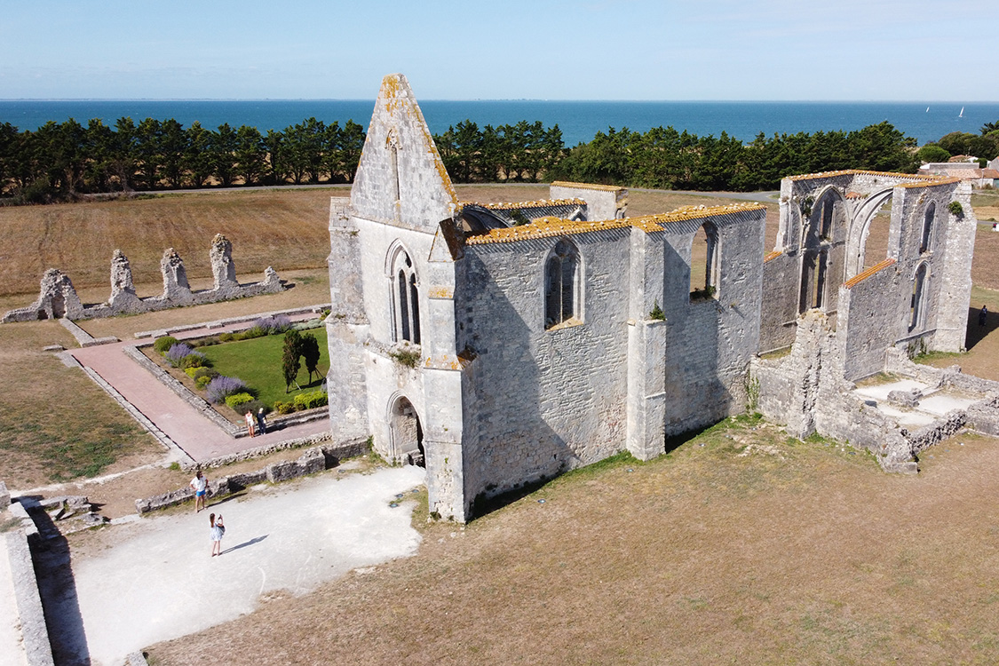 Ile de RÃ©.
L'abbaye Notre-Dame-de-RÃ©.