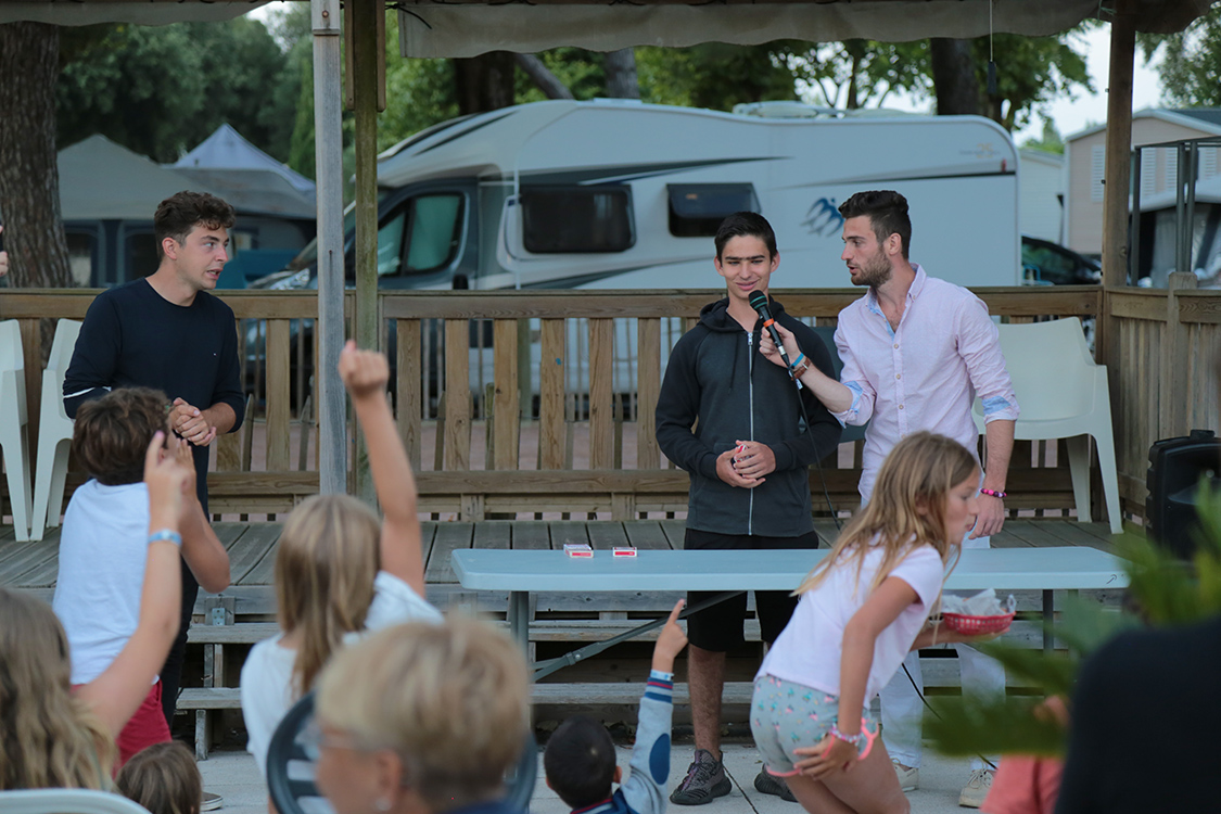 Ile de RÃ©.
La soirÃ©e Magie de Romain au camping !