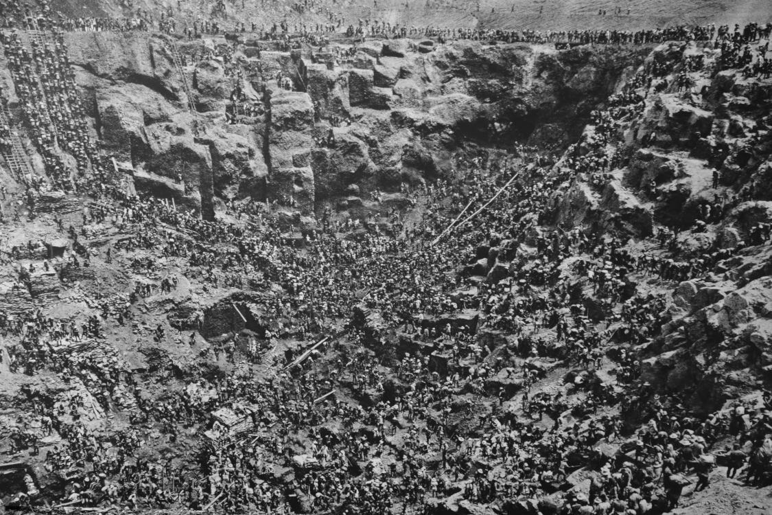 La Gacilly.
Une partie de l'exposition prÃ©sentait l'incroyable travail du photographe SebastiÃ£o Salgado sur la mine d'or de Serra Pelada au BrÃ©sil. Des images Ã  couper le souffle !