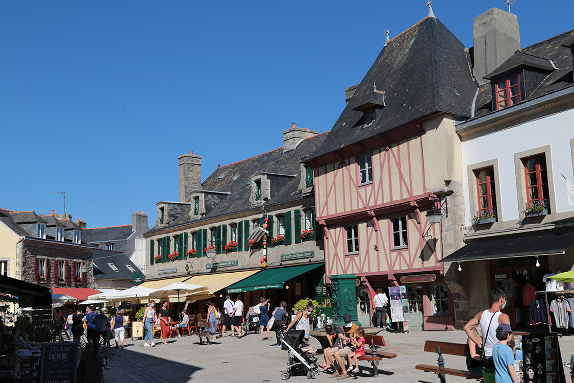 Concarneau.
Petit bijou architectural, dÃ©vorÃ© par le tourisme et les boutiques de souvenir...