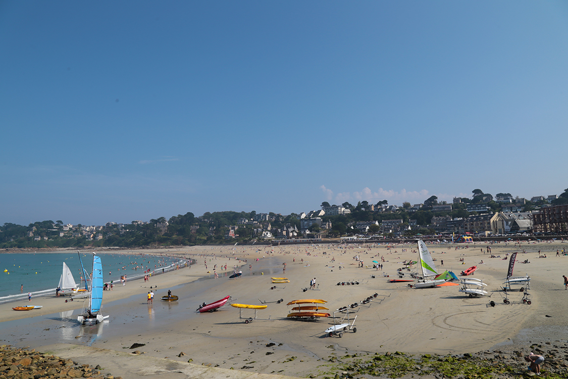 Perros-Guirec.
Sa plage, et embarcadÃ¨re pour notre expÃ©dition Ã  l'archipel des 7 iles.