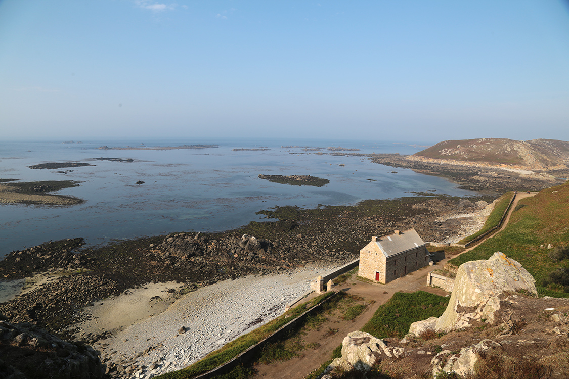 Archipel des 7 Ã®les.
L'Ã®le aux moines est la seule Ã®le de l'archipel ouverte au public. Elle doit son nom aux moines qui ont occupÃ©s l'Ã®le du XIVÃ¨me au XVÃ¨me siÃ¨cle (et cela ne devait pas Ãªtre facile !!!).