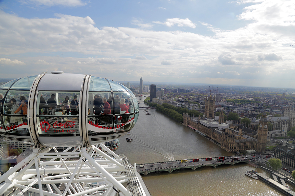 Une capsule du London Eye, avec Westminter en contre-bas oÃ¹ siÃ¨ge le parlement britannique.