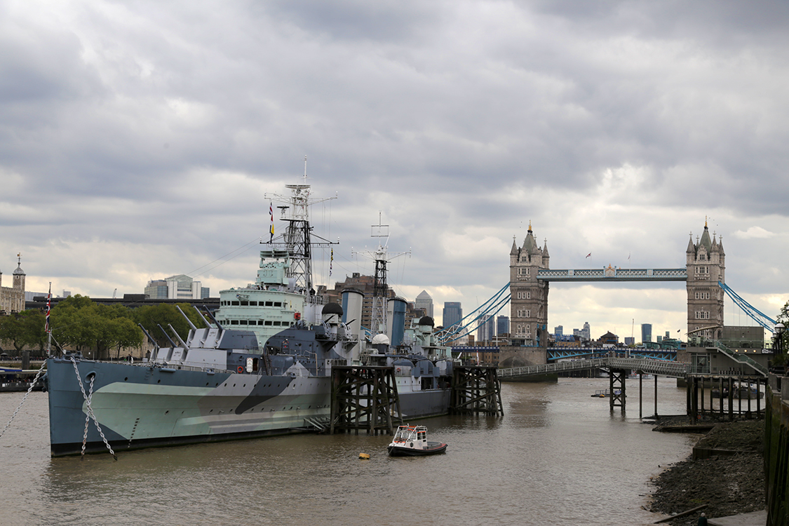 Tower bridge, avec au premier plan le HMS Belfast, le seul navire de la seconde guerre mondiale conservÃ© par les britanniques.