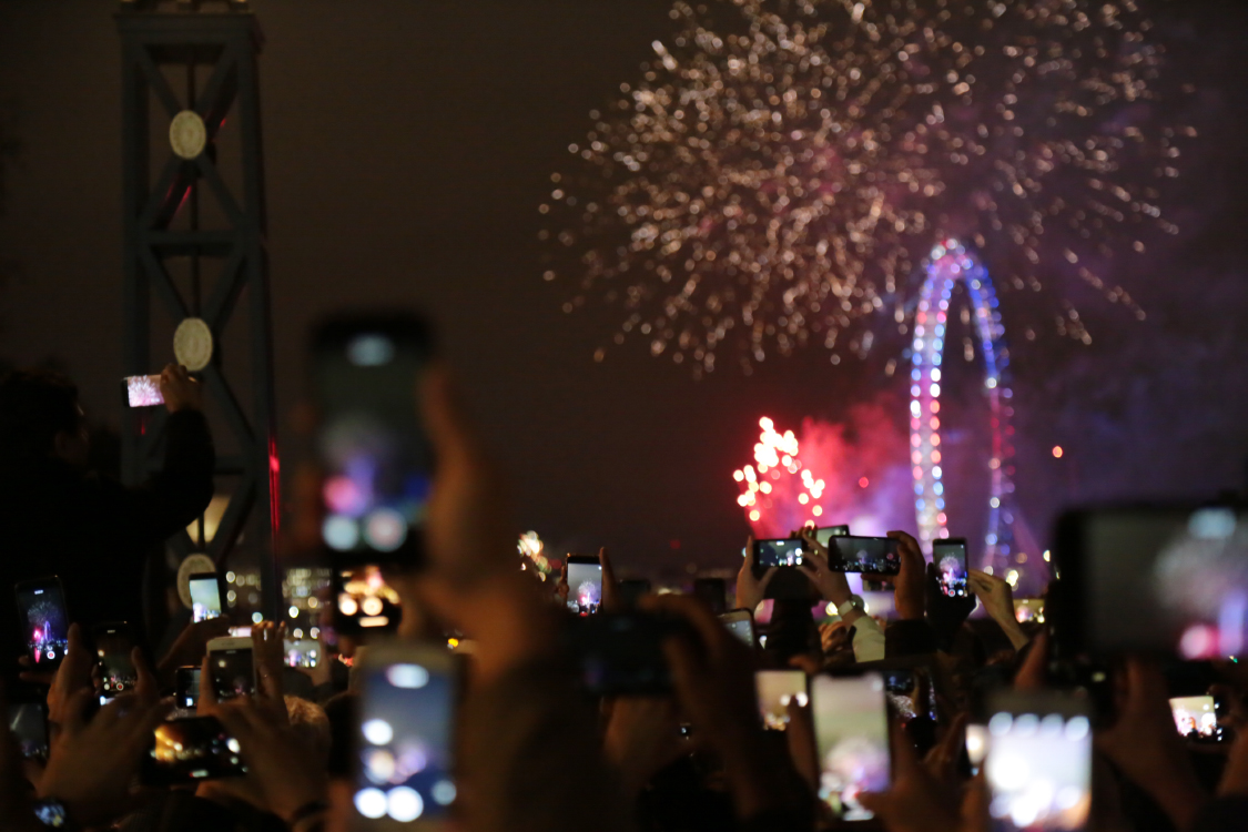 Belle forÃªt de tÃ©lÃ©phone !
On ne peut pas dire que l'on a bien vu le superbe feu d'artifice du 31/12, mais on Ã©tait au moins dans l'ambiance !