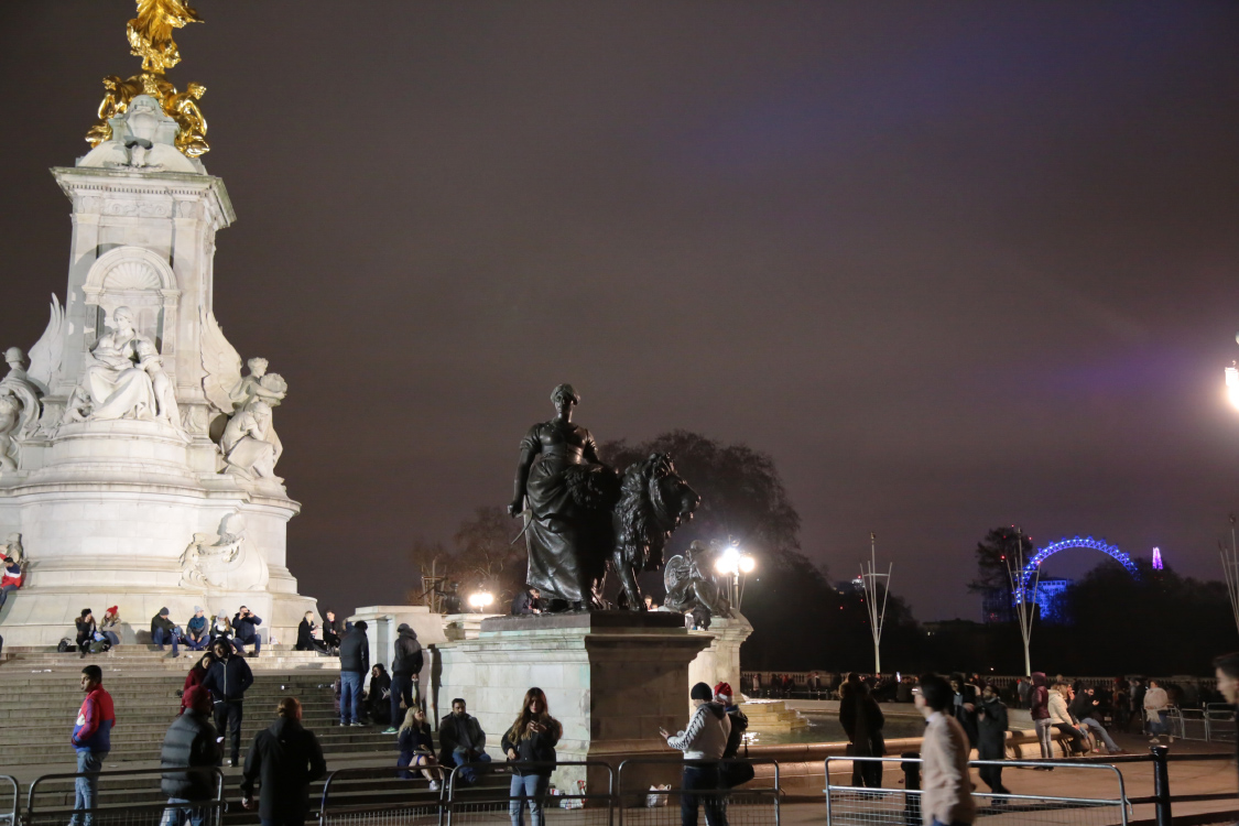 AprÃ¨s le feu d'artifice, retour Ã  la maison en passant devant Buckingham !