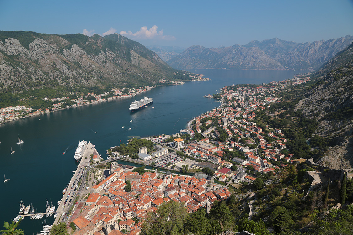 Kotor.
Les paquebots dÃ©versent leur flots de touristes...