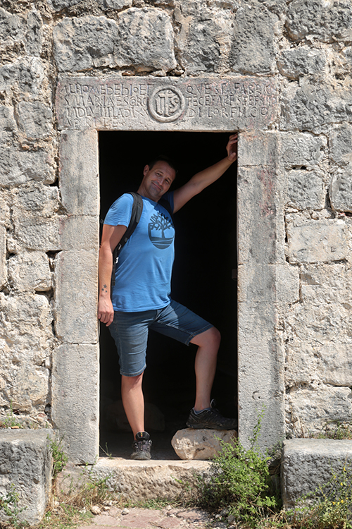 Kotor.
On a choisi le plus beau pour mettre l'Ã©glise en valeur !