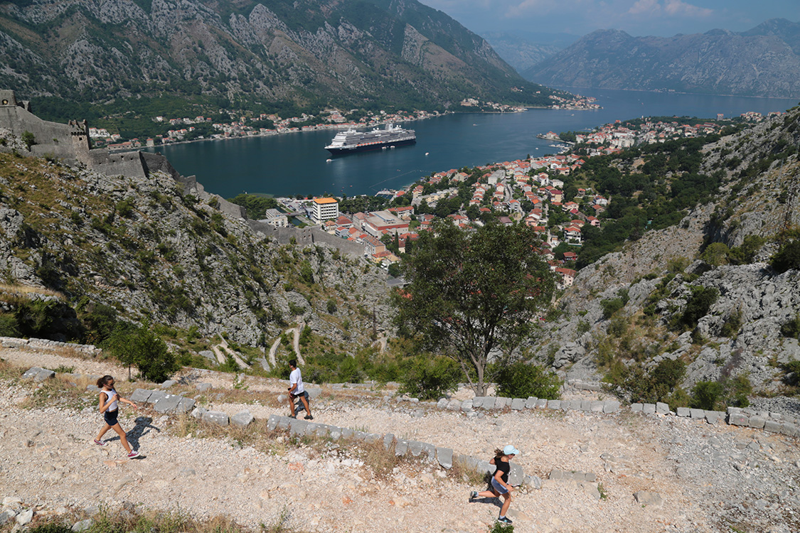 Kotor.
Belle descente sur la ville.