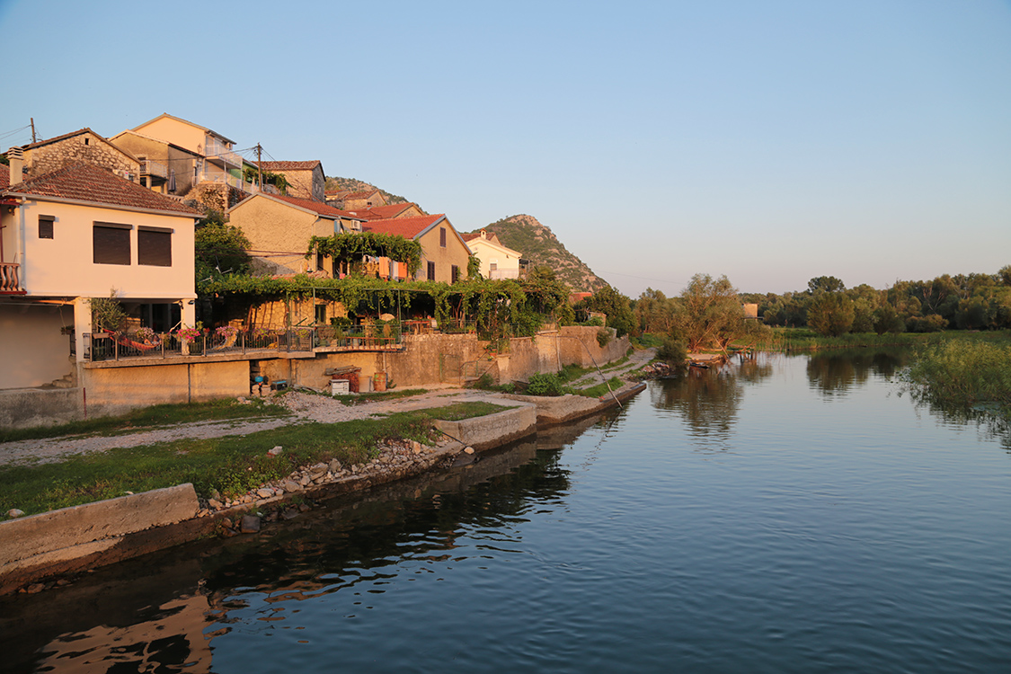 Parc national du Skadar.
Village de Dodosi.